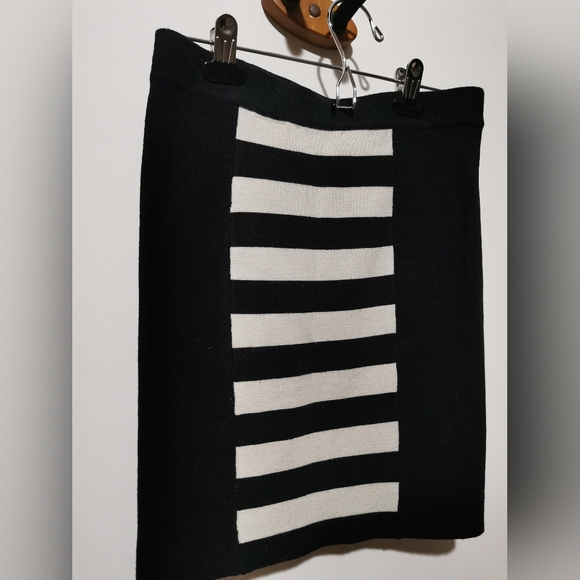 Lady Dutch Bodycon Striped Black and White Skirt - Picture 3 of 6